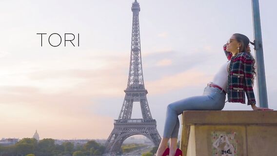 Мужик пальцами довёл брюнетку до сквирта и кончил в рот