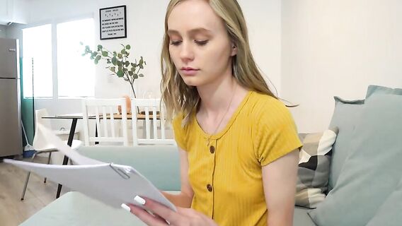 Студентка расплатилась сексом в киску с кредитором