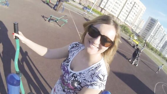 Секс с русской блондинкой в спортзале от первого лица