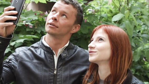 Рыжая русская отсосала и раздвинула ноги для траха