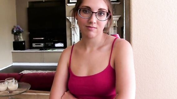 Отчим кончает в волосатую пизду и рот падчерицы